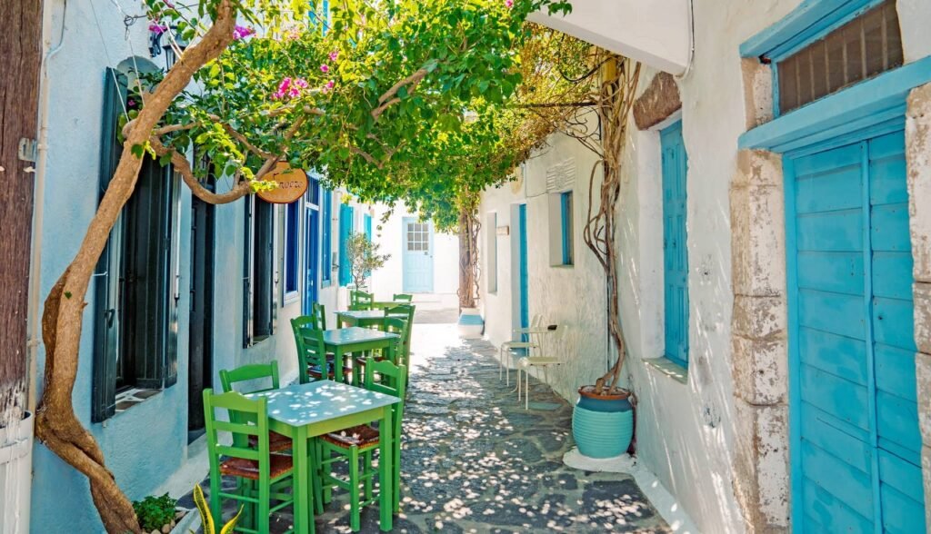 Sarakiniko – Fyriplaka Beach and Plaka – Discover Milos’ Must-See Spots