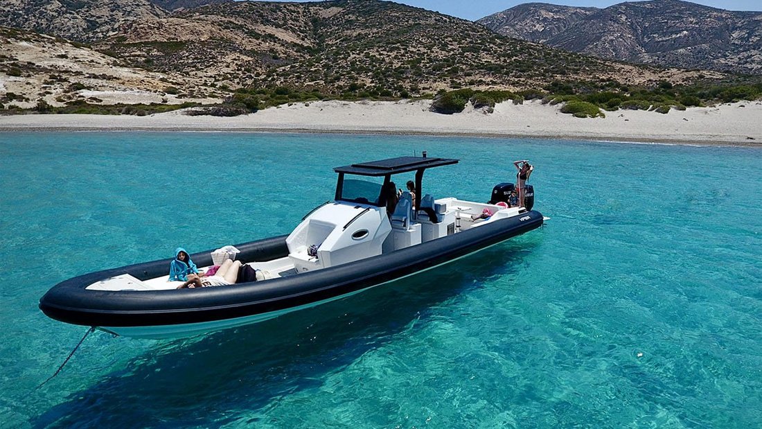 Private Boat Tours – Exclusive boat adventures to Milos’ hidden gems